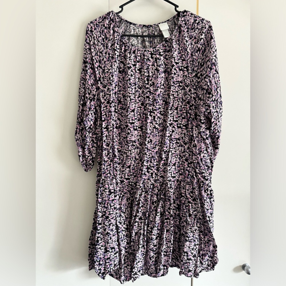 Super cute purple and pink H&M dress perfect for spring and summer!
